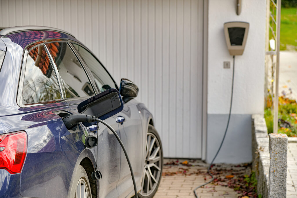 Carregador para carro elétrico não é vilão do consumo de energia
