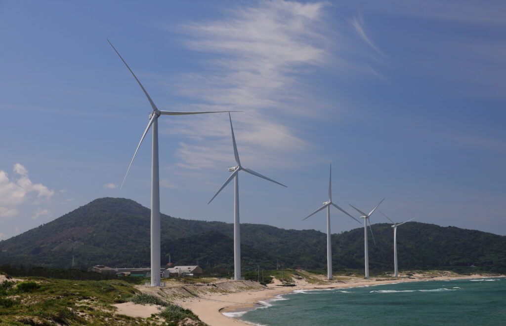 No Nordeste, as usinas eólicas poderão sofrer impacto devido à previsão de chuva acima da média entre Pernambuco e Piauí, o que poderá reduzir a geração eólica temporariamente. 